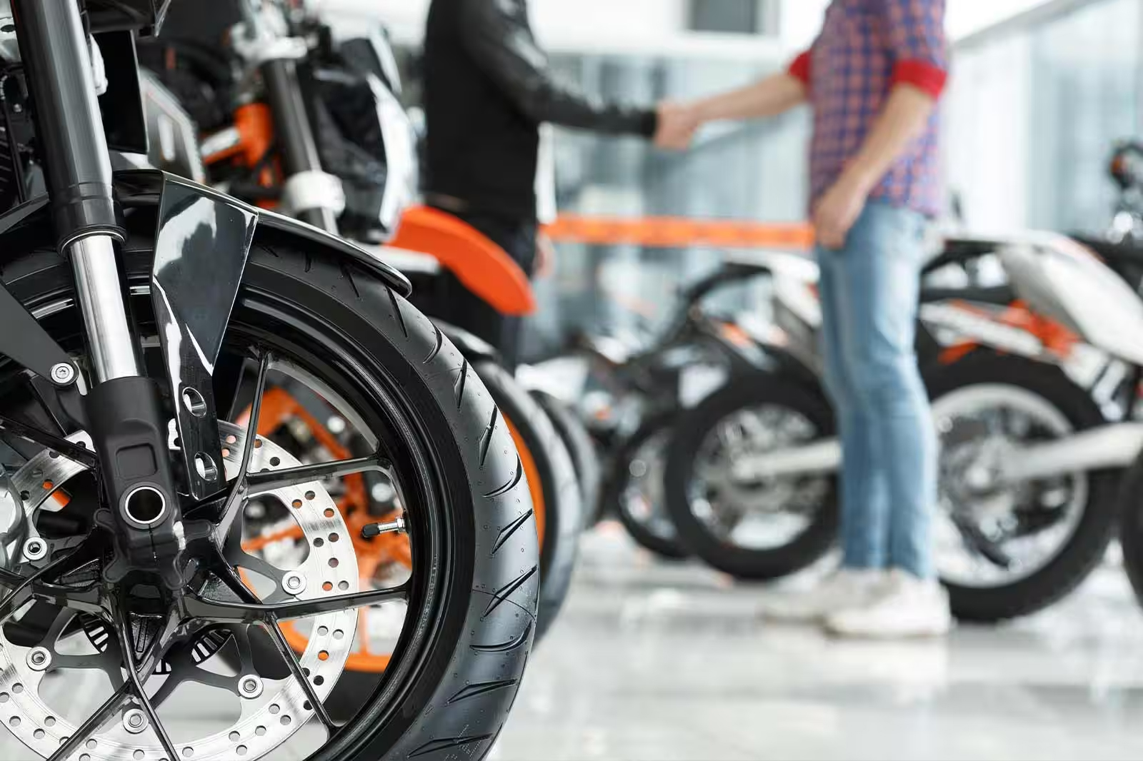 الآن يمكنك القيام بجولة على الطرق السريعة لدينا أو الخروج عن الطريق